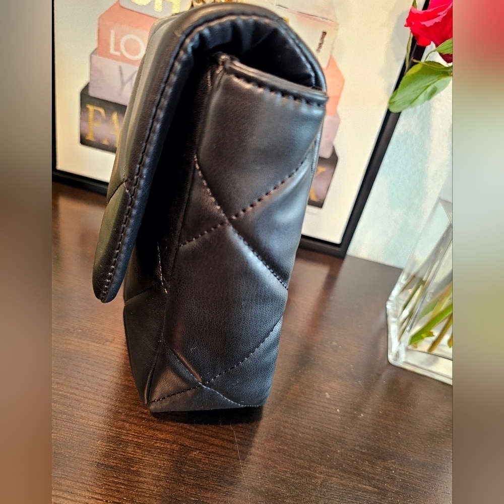 Badgley Mischka Black  Quilted Shoulder Bag. - Picture 4 of 8